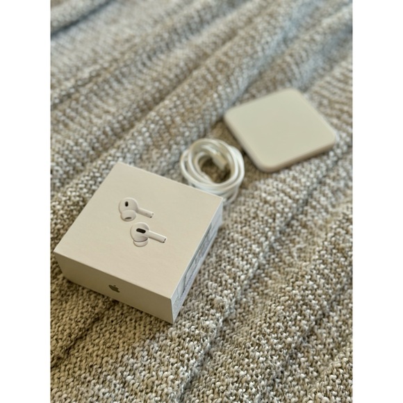 Apple | AirPods Pro (2nd Generation) - Picture 5 of 9